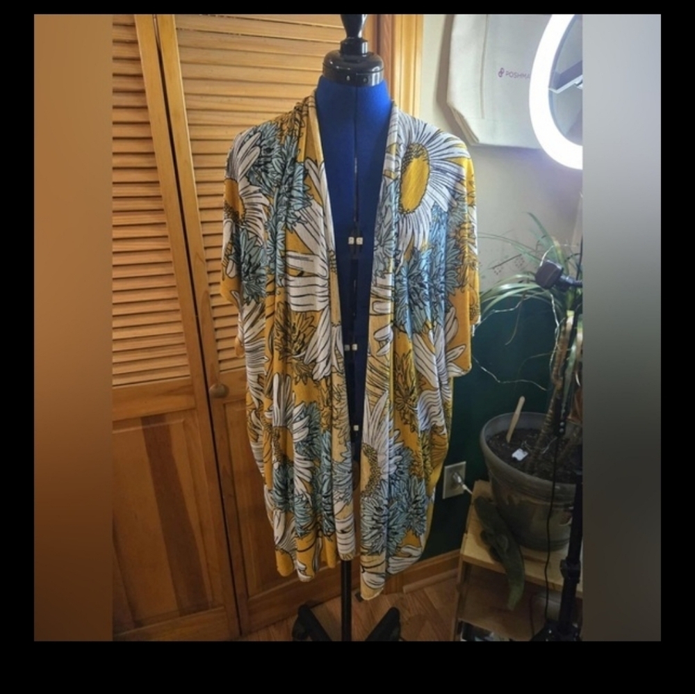 Floral Kimono Cardigan Wrap - Picture 3 of 3